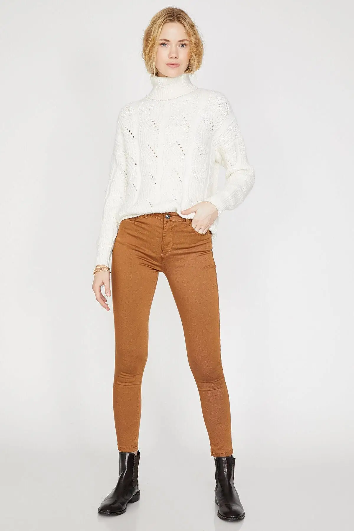 

Koton Women Coffee Normal Waist Narrow Cut Pocket Detail Pants 9KAK43782MW