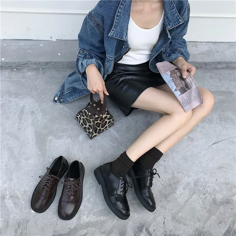 Boussac/женские туфли-оксфорды на шнуровке в британском стиле; однотонные туфли на платформе с круглым носком; женская офисная обувь на плоской подошве; SWA0393