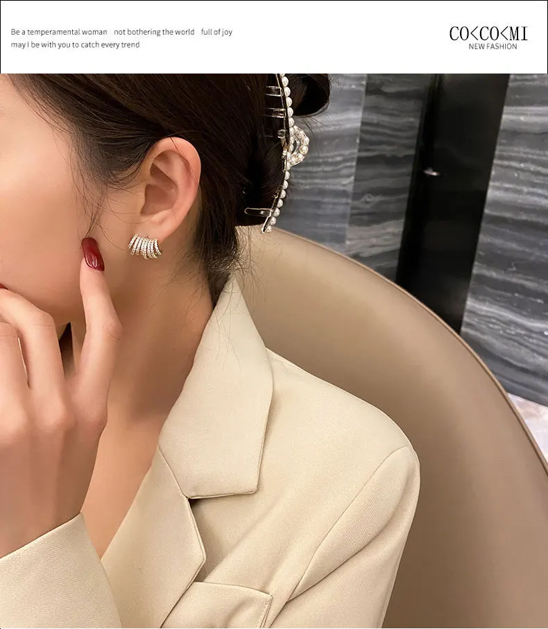 2021New Trend Gold Metal Inlaid With Diamonds Stud Earrings For Women Korean Fashion Women Earrings Party Classic Jewelry Gifts