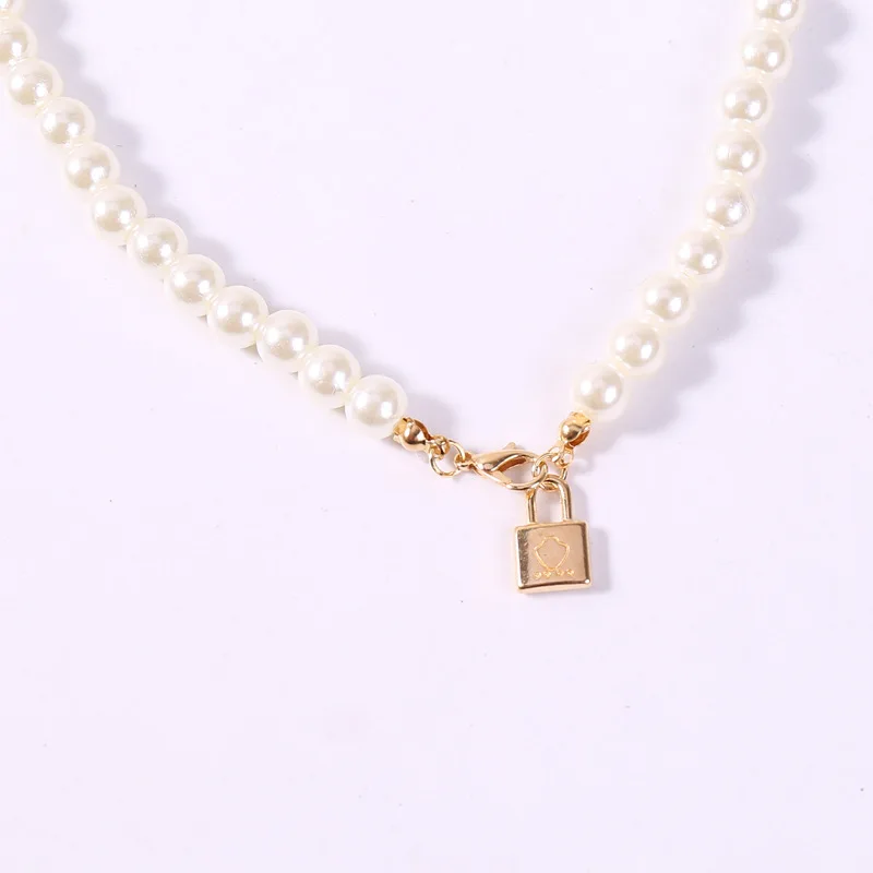 12324006621_1473770398