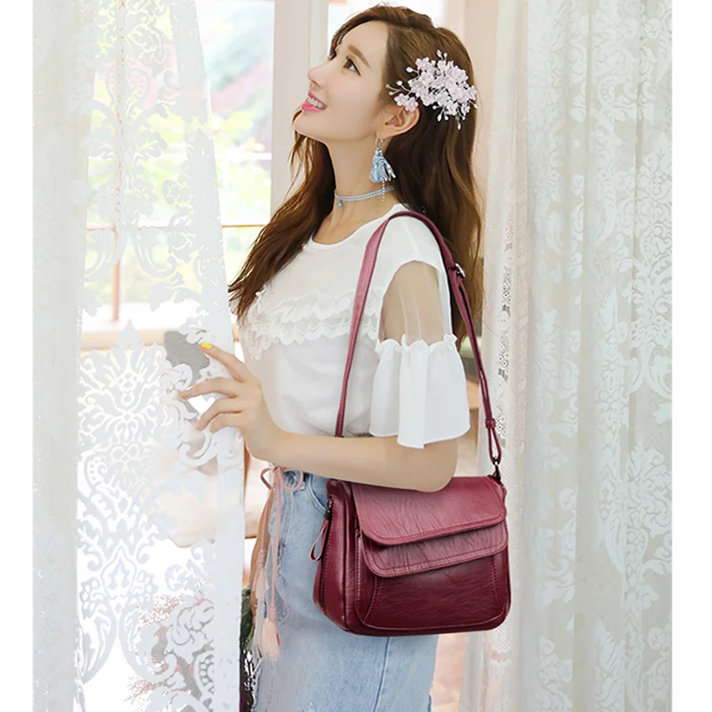 รูปสินค้า กระเป๋าถือแฟชั่น หนังนุ่ม ดีไซน์หรู ใส่ได้ทุกโอกาส