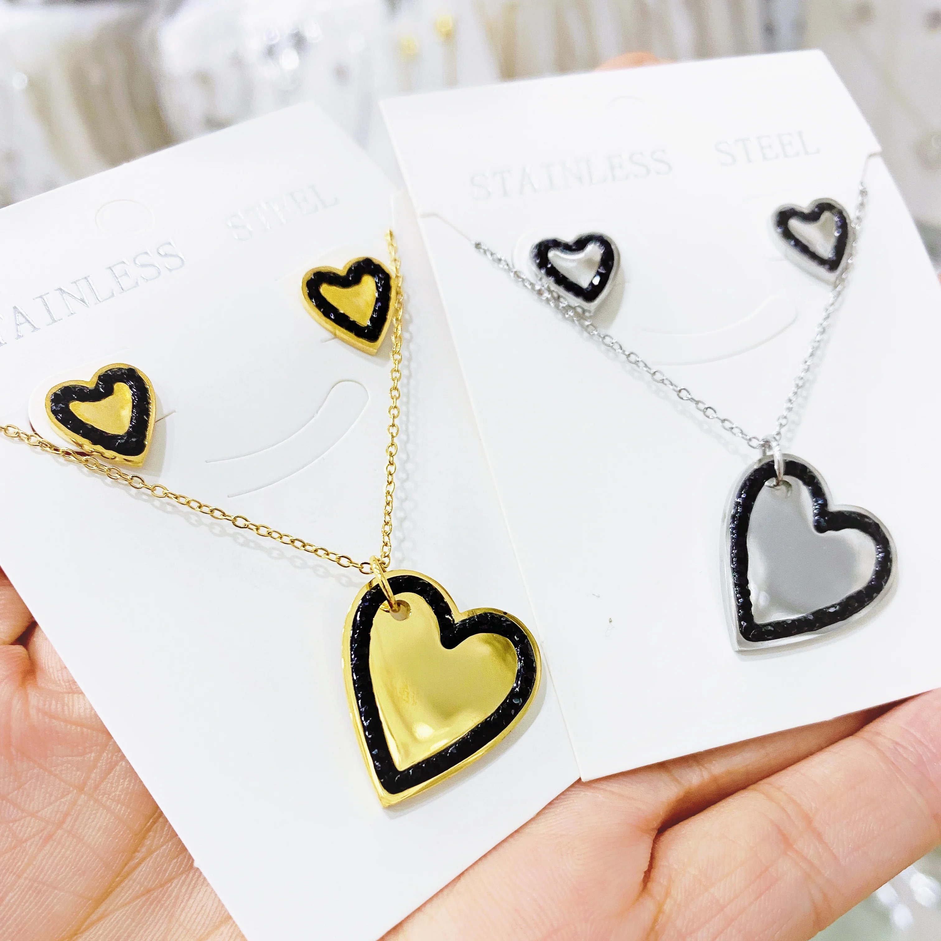 Классический черно-Красного цвета меди циркониевый в форме сердца кулон