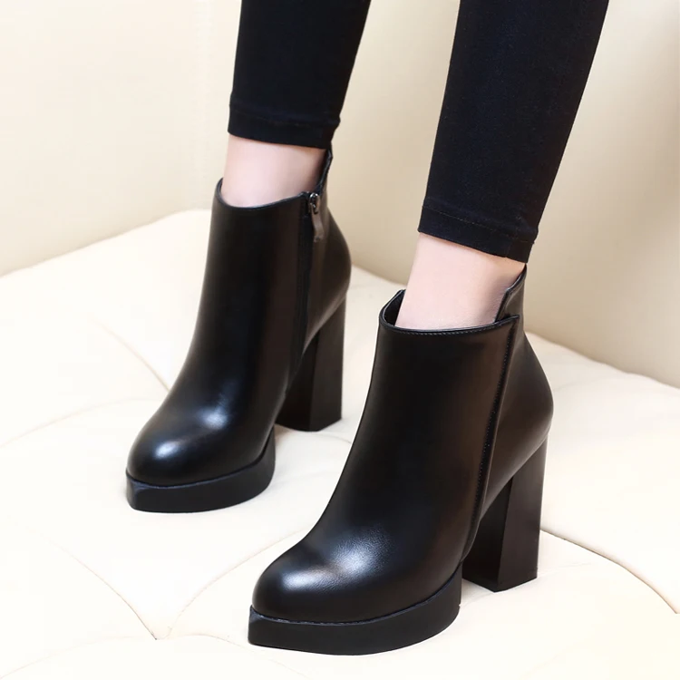 Botas de cuero suave con punta puntiaguda y cremallera para mujer, botines de tacón alto cuadrado, zapatos negros para motocicleta, G0011