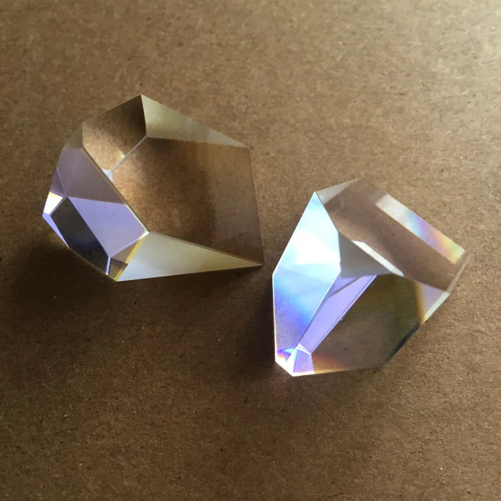 Фотография радужного зеркала Mitsubishi от Prow Prism с полукрышей из оптического стекла и