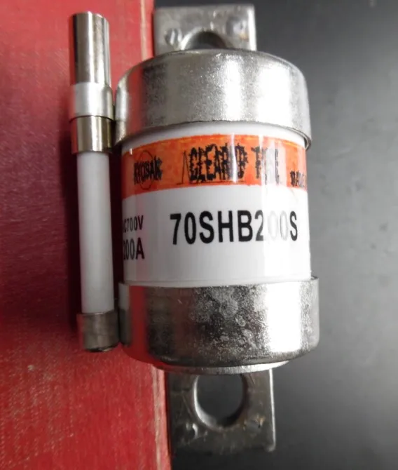 Предохранители: 70SHB200S 200A 700V aR/70SHB300(двойной корпус