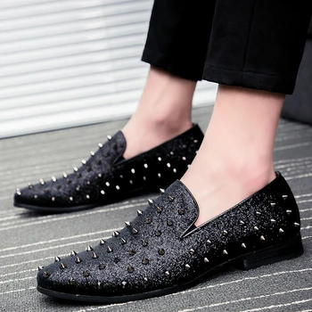 

QUAOAR New Black Man Spikes Flat Shoes rivet Designer Men Loafer Dress Shoes Men Casual Metal buckle Pointed Toe Shoes Hombre
