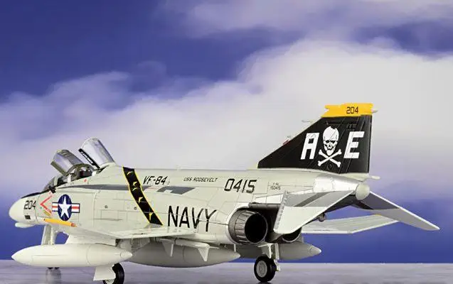 Мастер хобби Макдоннелл Дуглас F-4N Phantom II USN VF-84 Jolly Rogers AE204 USS Рузвельт 1975 1/72 литье под давлением модель самолета