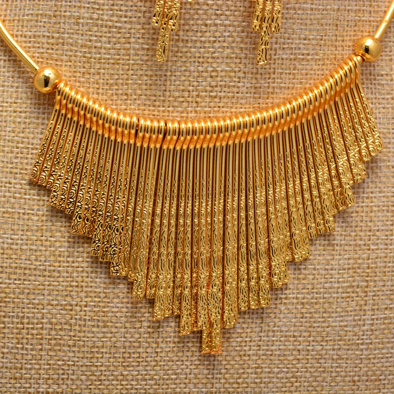 Kalung/Anting Anting Perhiasan Set Emas 