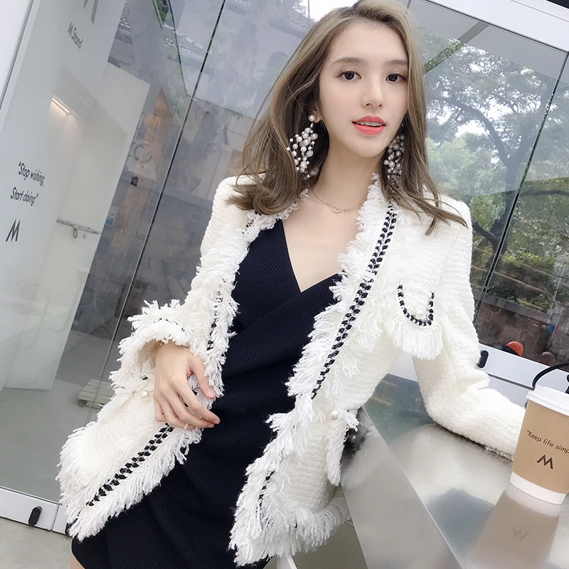 Однобортный твидовый пиджак с расклешенными рукавами и карманами кисточками