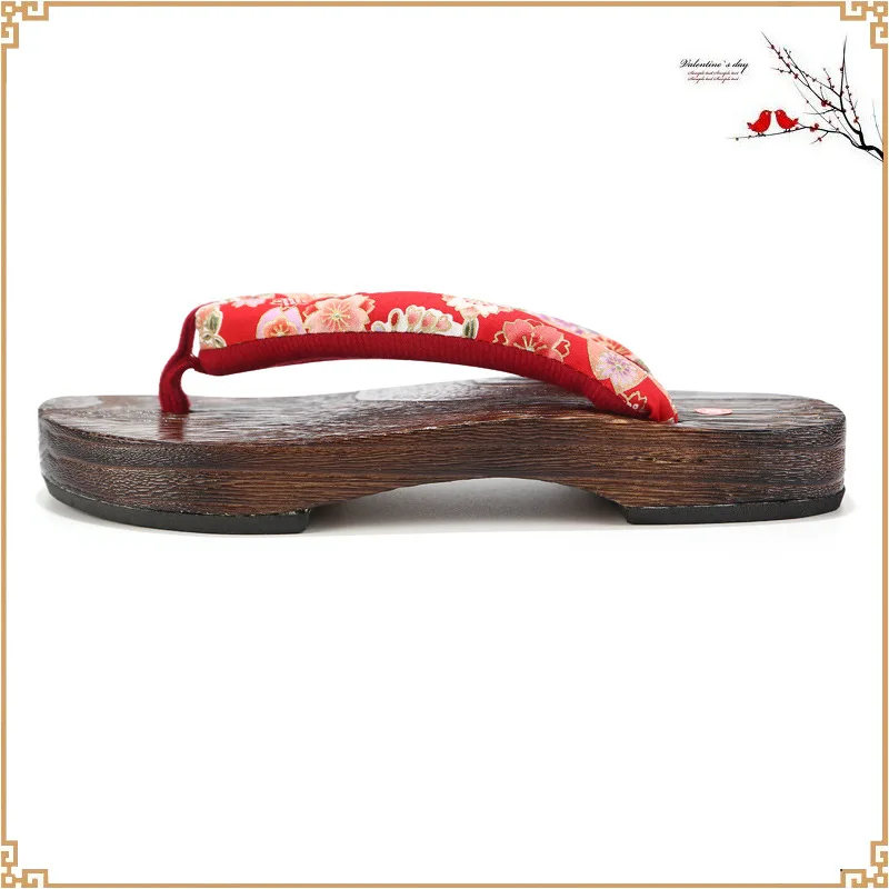 Cena Kobiety mężczyźni pary sandały japoński tradycyjny Sakura Geta drewniaki Kimono Rount Toe drewniane buty Anime Cosplay na świeżym powietrzu klapki japonki