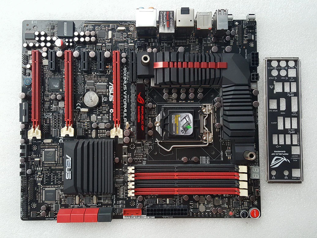 ASUS MAXIMUS V FORMULA M5F LGA 1155 DDR3 32GB PCI-E 3,0 SATA3.0 USB3.0 wifi Bluetooth(90% новинка