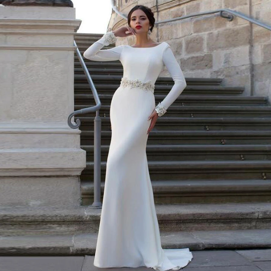 Женское свадебное платье с юбкой годе длинное без рукавов глубоким вырезом и