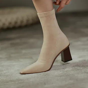 

Anti-slip and wear-resistant retro booties at the bottom of the beef tendon in the suede pigskin small square toe boot 34-43