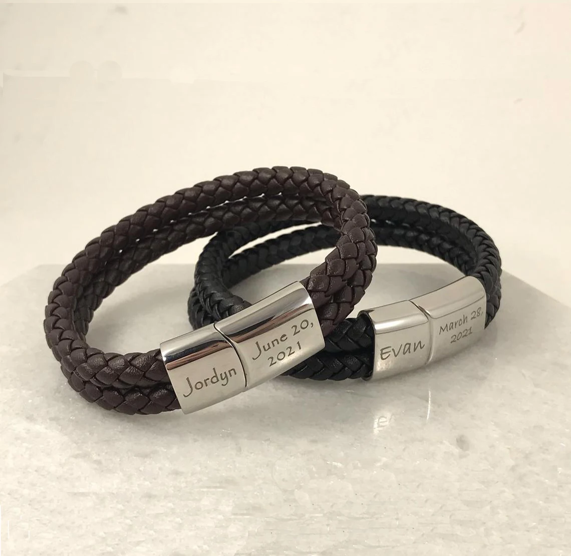 Engrave Name Date Genuine Leather Bracelet Personality Stainless Steel Magnet Buckle Bangle Customized Gift for Woman Men genuine leather bracelet customized personality men jewelry engrave family name stainless steel bangle men women gifts