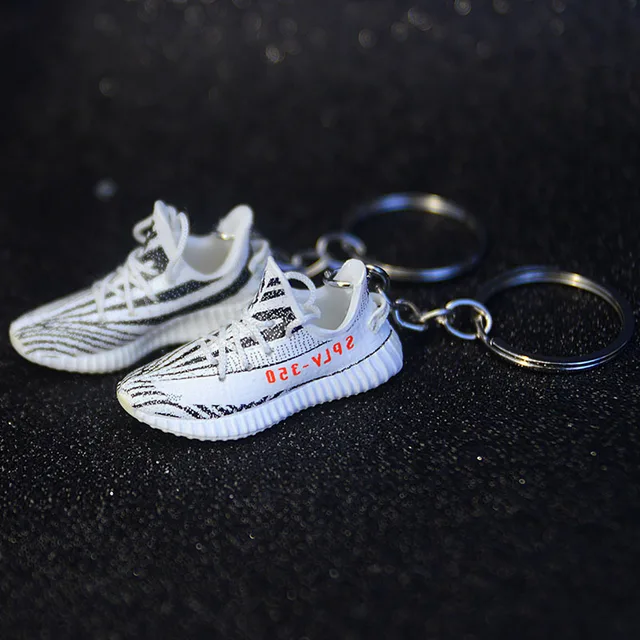 3D Mini Yeezye Sneaker Keychain Shoes Model Backpack Pendant For Boyfriend Birthday Party Present High Quality Shoes Keyring Hot 4