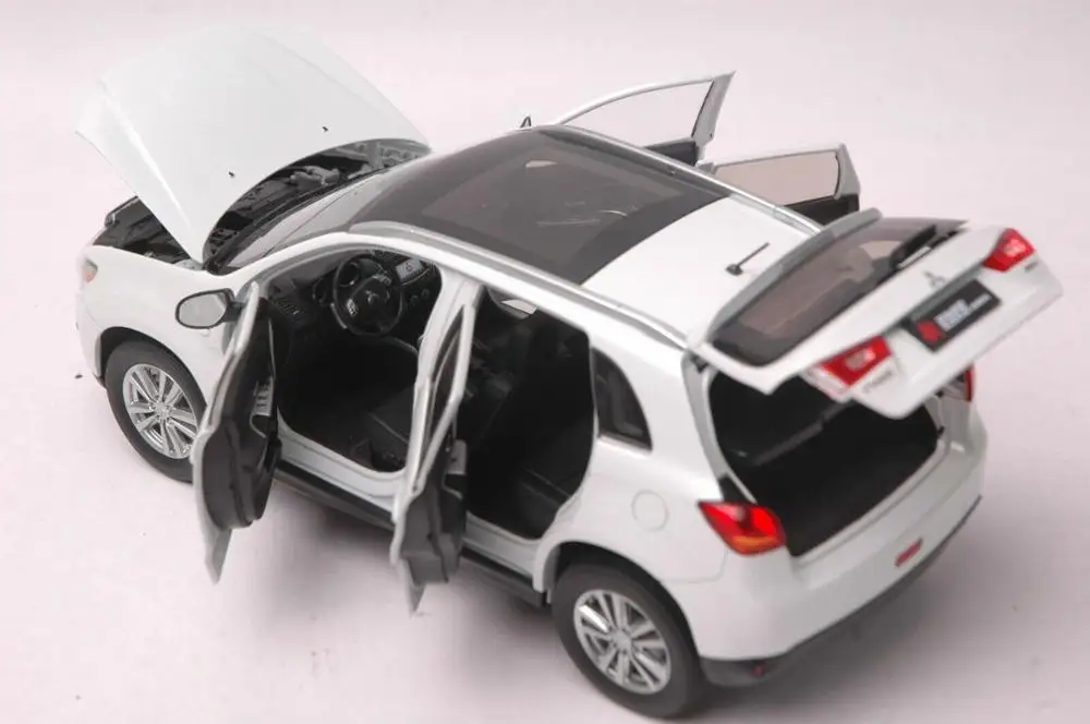 1:18 литье под давлением модель для Mitsubishi Pajero ASX 2015 Белый внедорожник Игрушечная