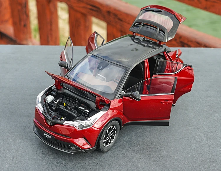 Оригинальная Заводская 1:18 TOYOTA IZOA литая модель с маленьким подарком