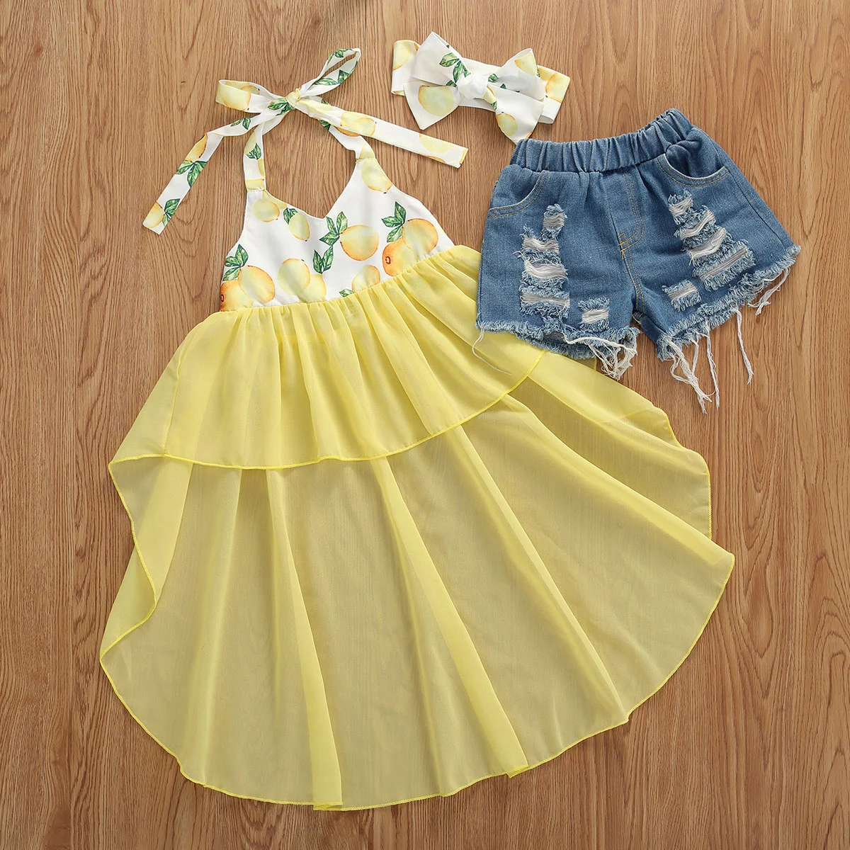 Блузка без рукавов с принтом и джинсовые шорты | Мать ребенок