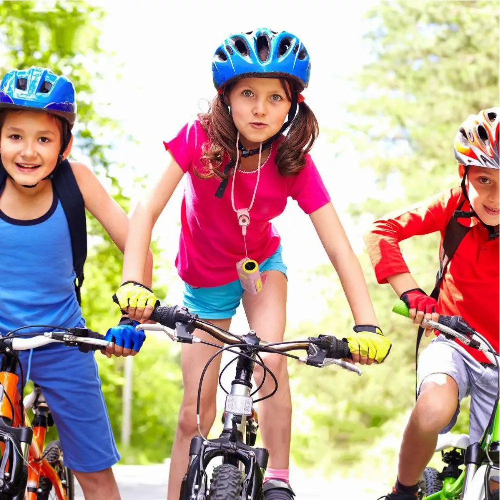 времяпровождение с семьей. семейные занятия. спортивная семья. человек на велосипеде. разные хобби.