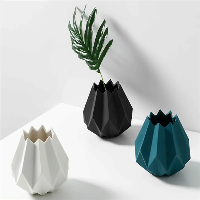 Creative European Porcelain Vase Modern Fashion Ceramic Tabletop Origami Flower Vase Living Room Home Decoration Wedding Gift