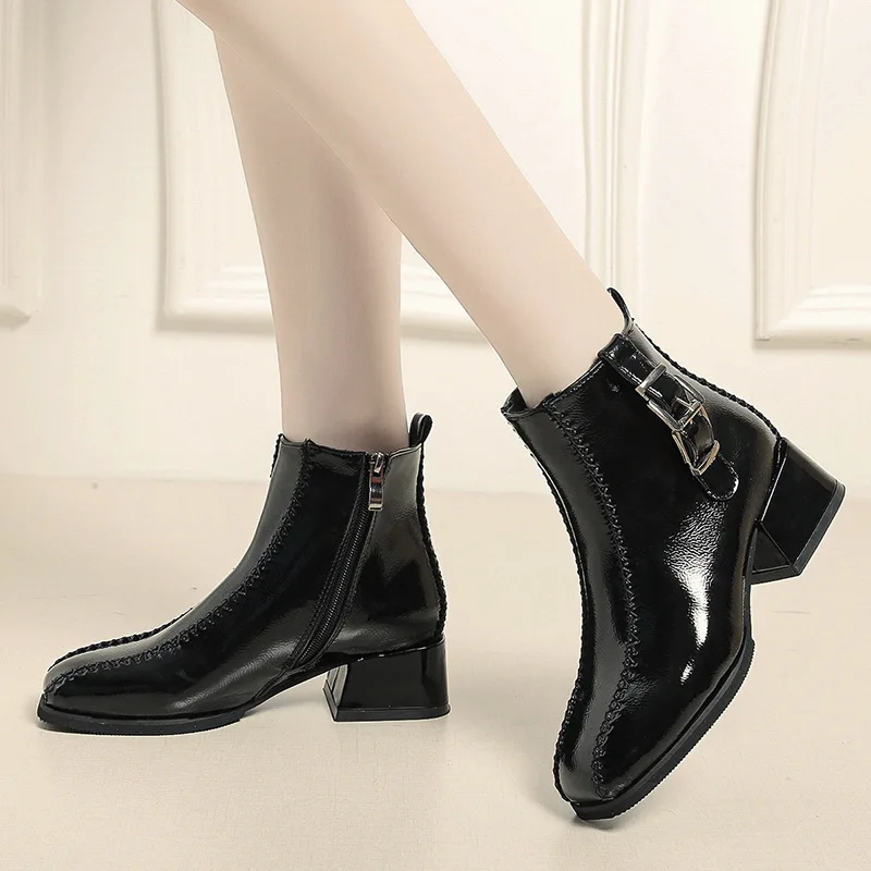 

2019 Spring New Style Black And White with Pattern Locomotive Martin Boots Women's British-Style Patent Leather Chunky Heel Shor