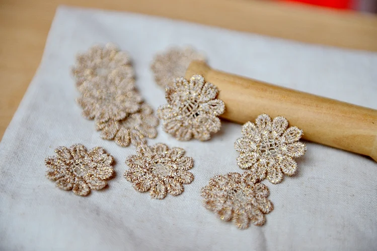 New!10 PCS/LOT Hot Sale Pretty Gold Lace Beatiful Flower Applique For Wedding Dress Hair Shoes DIY Handmade Accessories