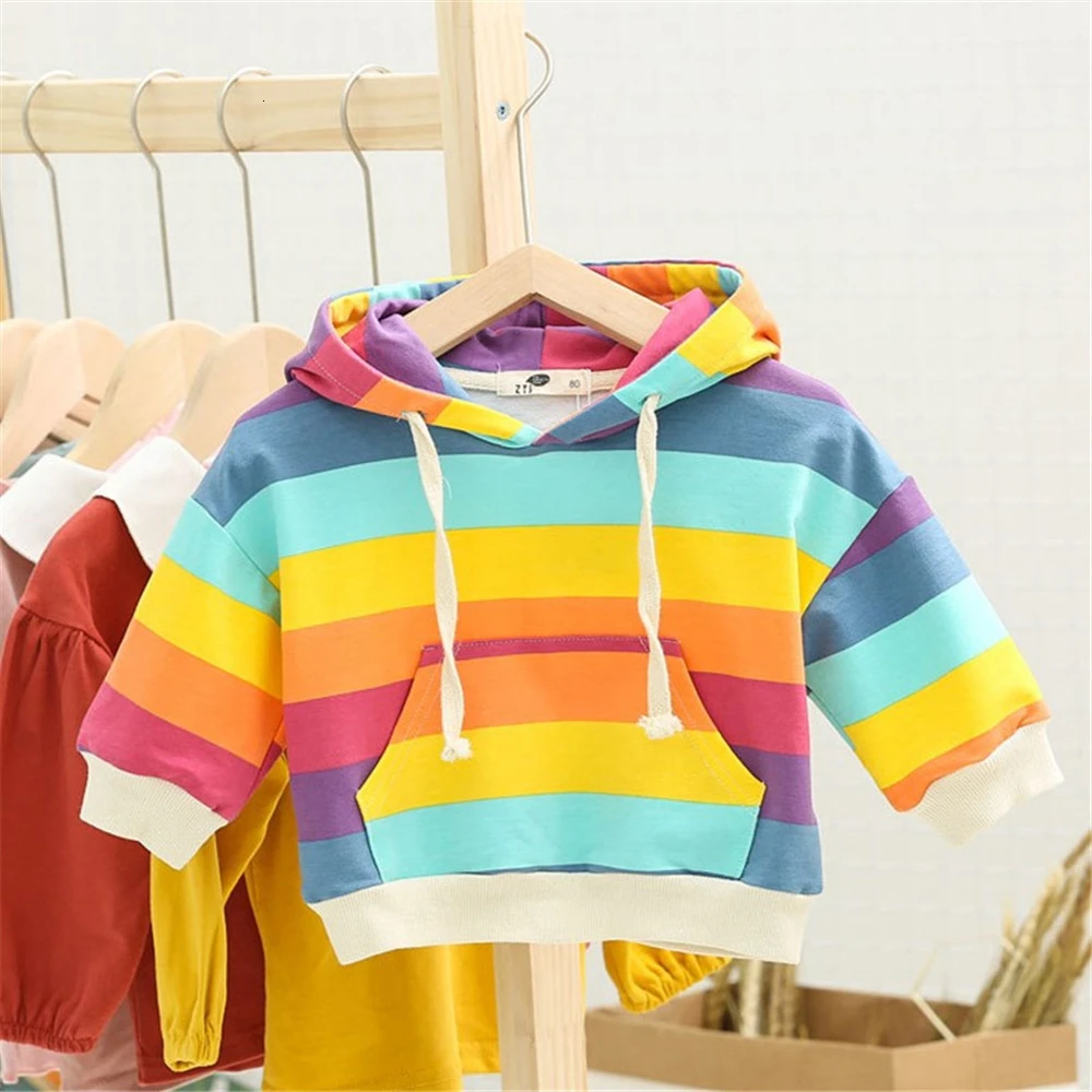 Одинаковые свитшоты для всей семьи; пуловер в радужную полоску с капюшоном для мамы и дочки и сына; модный свитер; комплекты одежды