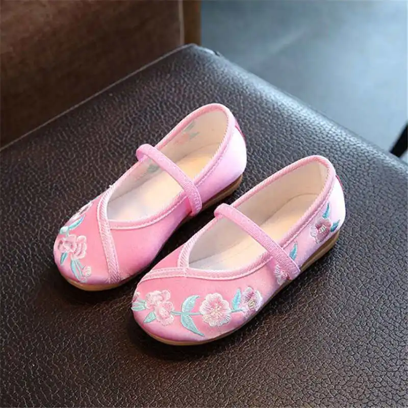 Классическая обувь на плоской подошве с вышивкой для девочек; обувь принцессы в этническом стиле с цветочным узором; детская обувь для сцены; детская обувь; N397 - Цвет: 032 pink