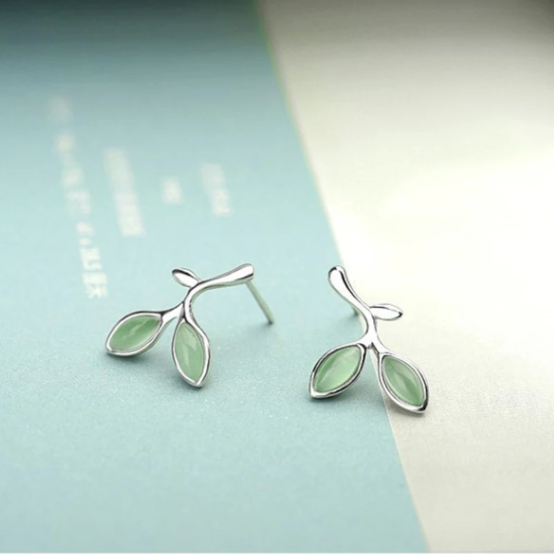 

VENTFILLE 925 Sterling Silver Green Leaf Earrings Female Opal Sweet Small Fresh Leaf Earrings Fashion Simple Jewelry Gift