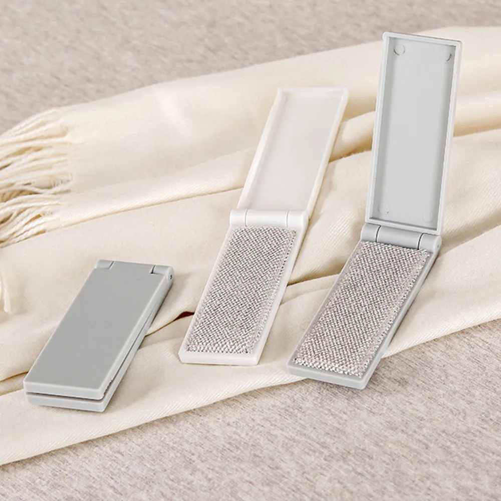 Compact Square Travel Portable Folding Clamshell Manual Electrostatic Dust Removal Brush Clothes Sticking Device