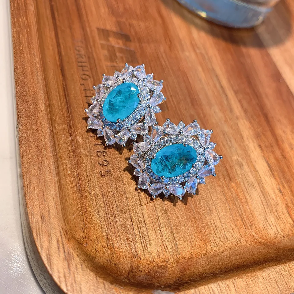 イミテーションダイヤモンドのネックレスとイヤリングのセット