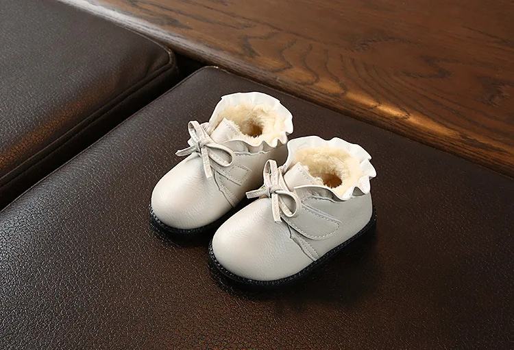 Зимние ботинки для девочек; коллекция года; ботинки для малышей; теплые плюшевые водонепроницаемые ветрозащитные ботинки с бантом для малышей; уличная детская хлопковая обувь