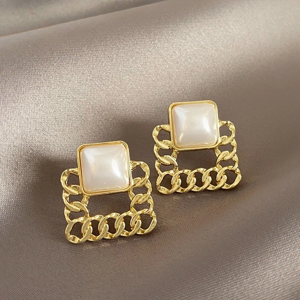

KAROPEL Fashion Women's Geometric Imitation Pearl Stud Earrings Korean Irregular Pearl Flower Heart Pearl Earrings Jewelry Gift