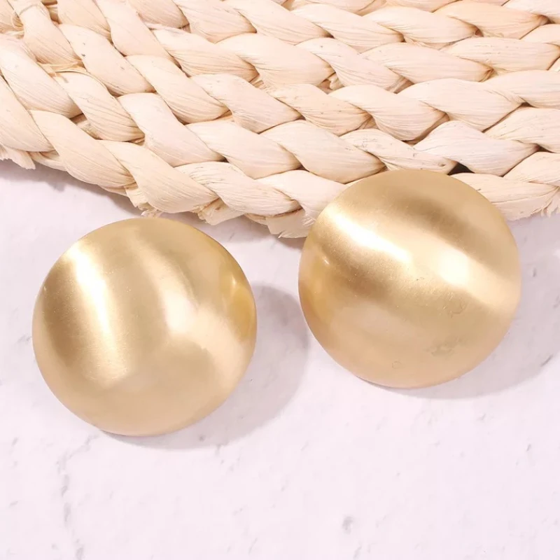 

High Quality Round Button Shaped Alloy Stud Earrings for Women Fashion Jewelry Boho Maxi Collection Earrings Accessories