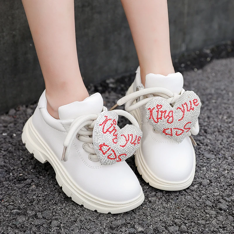 Модная обувь для девочек; сезон весна-осень-зима; детская повседневная обувь; мягкие кроссовки со стразами и сердечками; удобная обувь на молнии; Лидер продаж