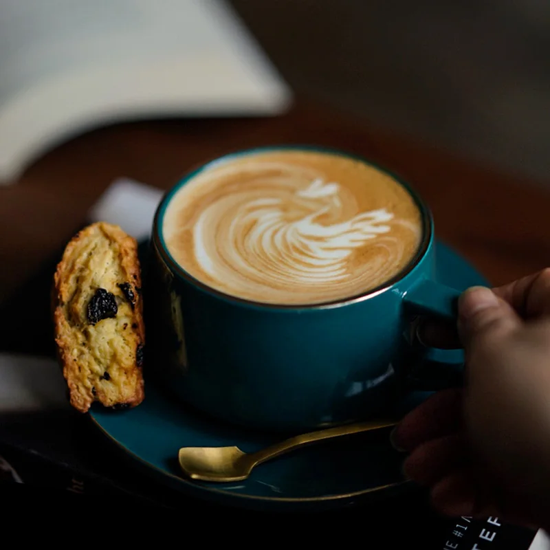 

European Style Porcelain Coffee Cup and Saucer Set Turkish Tea Coffee Cups Ceramic Tazas Desayuno Mugs Coffee Cups AB50BD