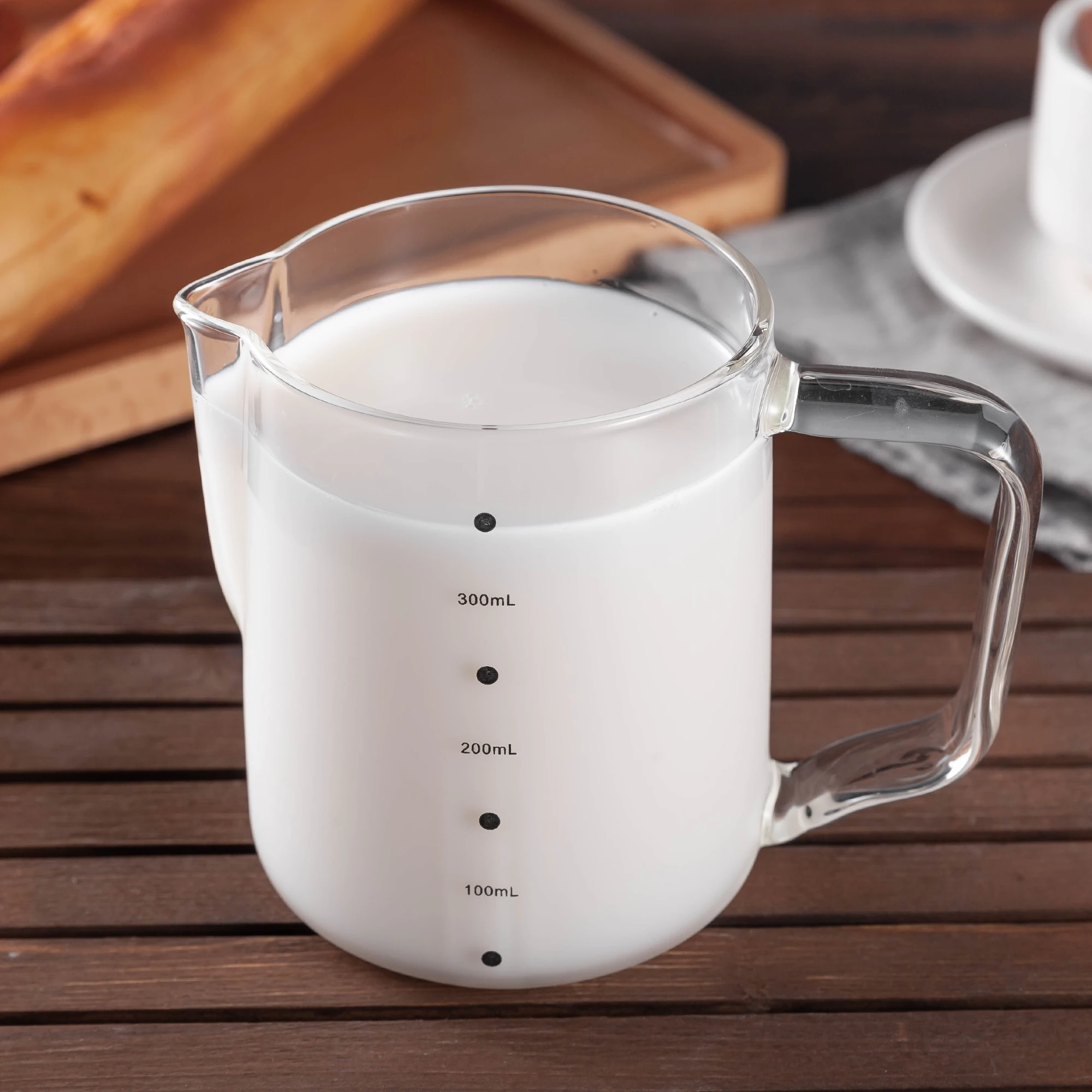 https://ae01.alicdn.com/kf/Hfe166cbf3d66472192afbd67dc9cf2f9N/High-Borosilicate-Glass-Milk-Frothing-Pitcher-20oz-600ml-Espresso-Coffee-Barista-Latte-Cappuccino-Milk-Cream-Cup.jpg