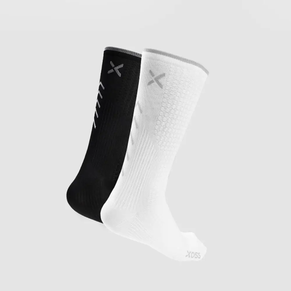 1 black and 1 white XOSS велосипедные носки мужские профессиональные Гольфы Ciclismo Черный L/M для спорта на открытом воздухе Гонки бесшовные MTB дорожный 2 пары - Цвет: 1 black and 1 white