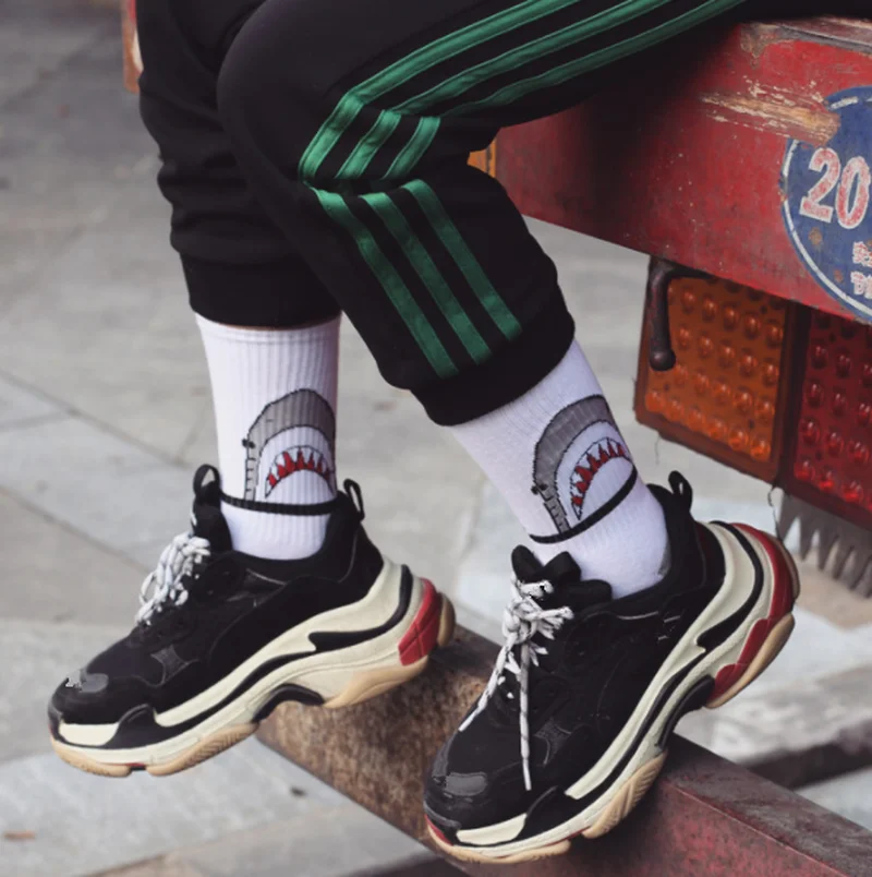 1 пара модных носков в стиле хип-хоп с изображением акулы мужские длинные носки Носки с рисунком в стиле хип-хоп, уличные спортивные носки для скейтборда, черные, белые носки