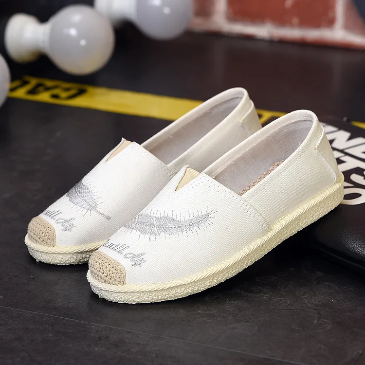 

New Style Cloth Embroidered Women's Flat Top Shoes Casual Fashion-on Loafers Fisherman Shoes