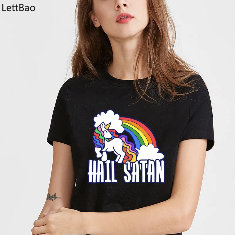 Женская футболка с надписью Hail Satan черная принтом радуги и единорога