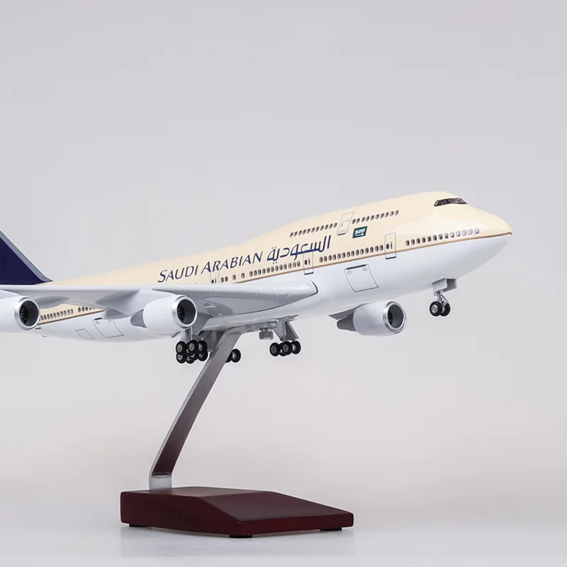 

Модель самолета в масштабе 1/150, 47 см