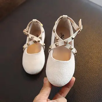 

Hot Kids Fashion Rivets Leisure Shoes For Girls Girls Princess Dance Shoes Performance Shoes Shoes Girls Flats Sneakers