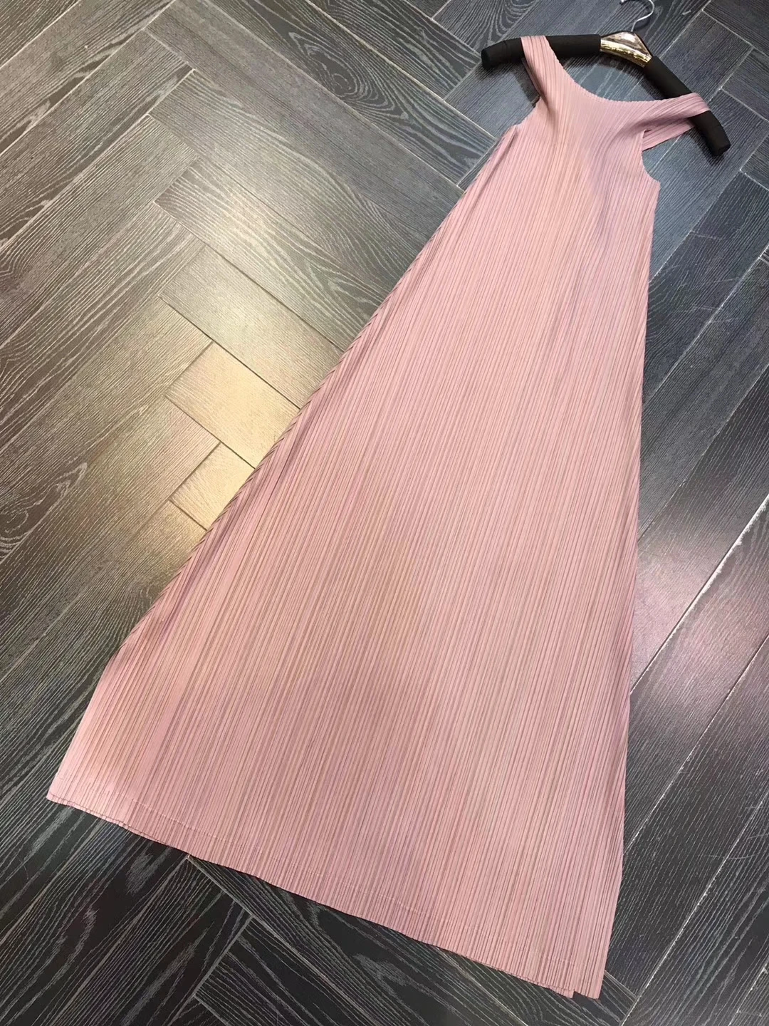 Горячая Miyake fold o-образным вырезом платье без рукавов dig Leaking back ТРАПЕЦИЕВИДНОЕ длинное платье