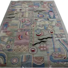 Ковер бежевый большой номер винтажный узор бытовой украшает спальню