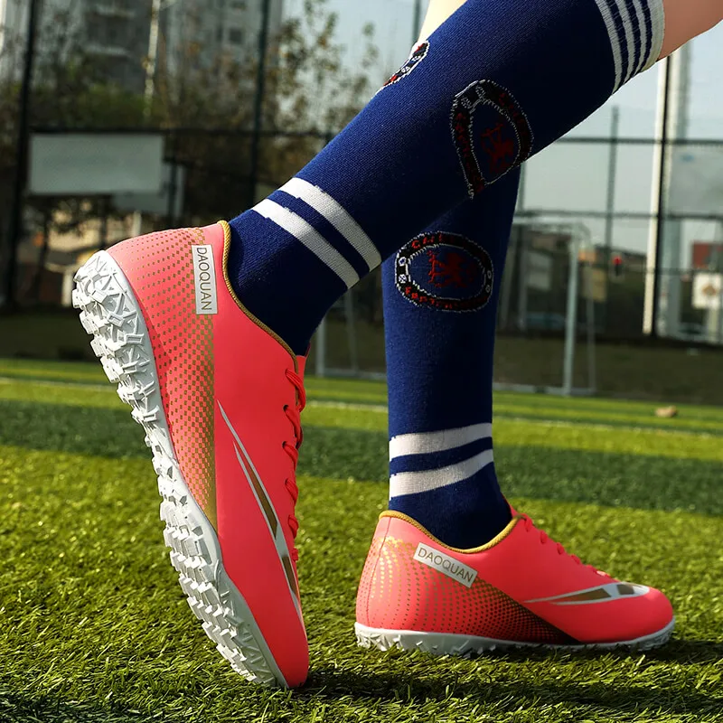 Large Size Long Spikes Soccer Shoes for Outdoor Training