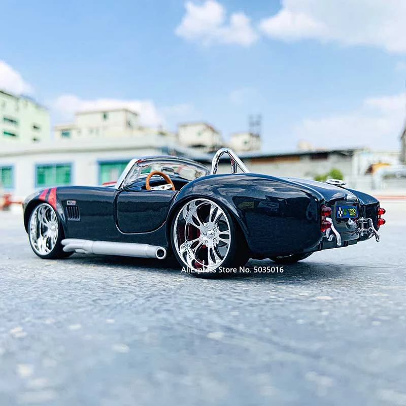 Maisto 1:24 Ford 1965 Shelby Cobra 427 simulation alloy car model crafts decoration collection toy tools gift