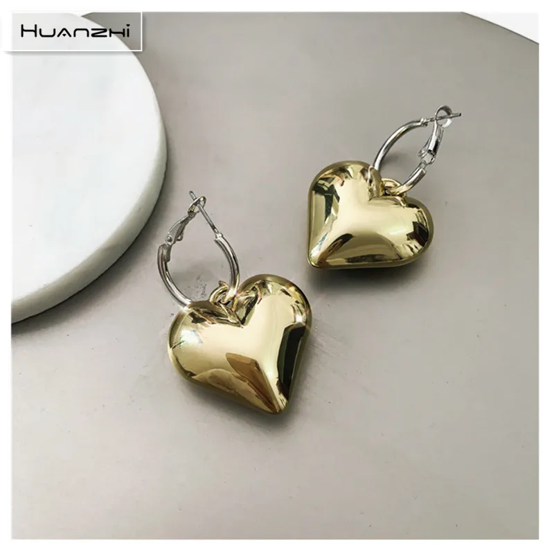 

HUANZHI 2019 New Exaggerate Large Design Gold Metal Love Heart Big Hoop Earrings for Women Girl Gift Party Jewelry