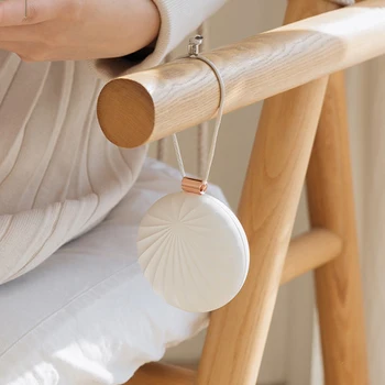 

Shell Shaped Humidifier Hanging Humidifier USB Humidifier Air Purifier Atomizer Essential Oil Diffuser for Car Office Bedroom