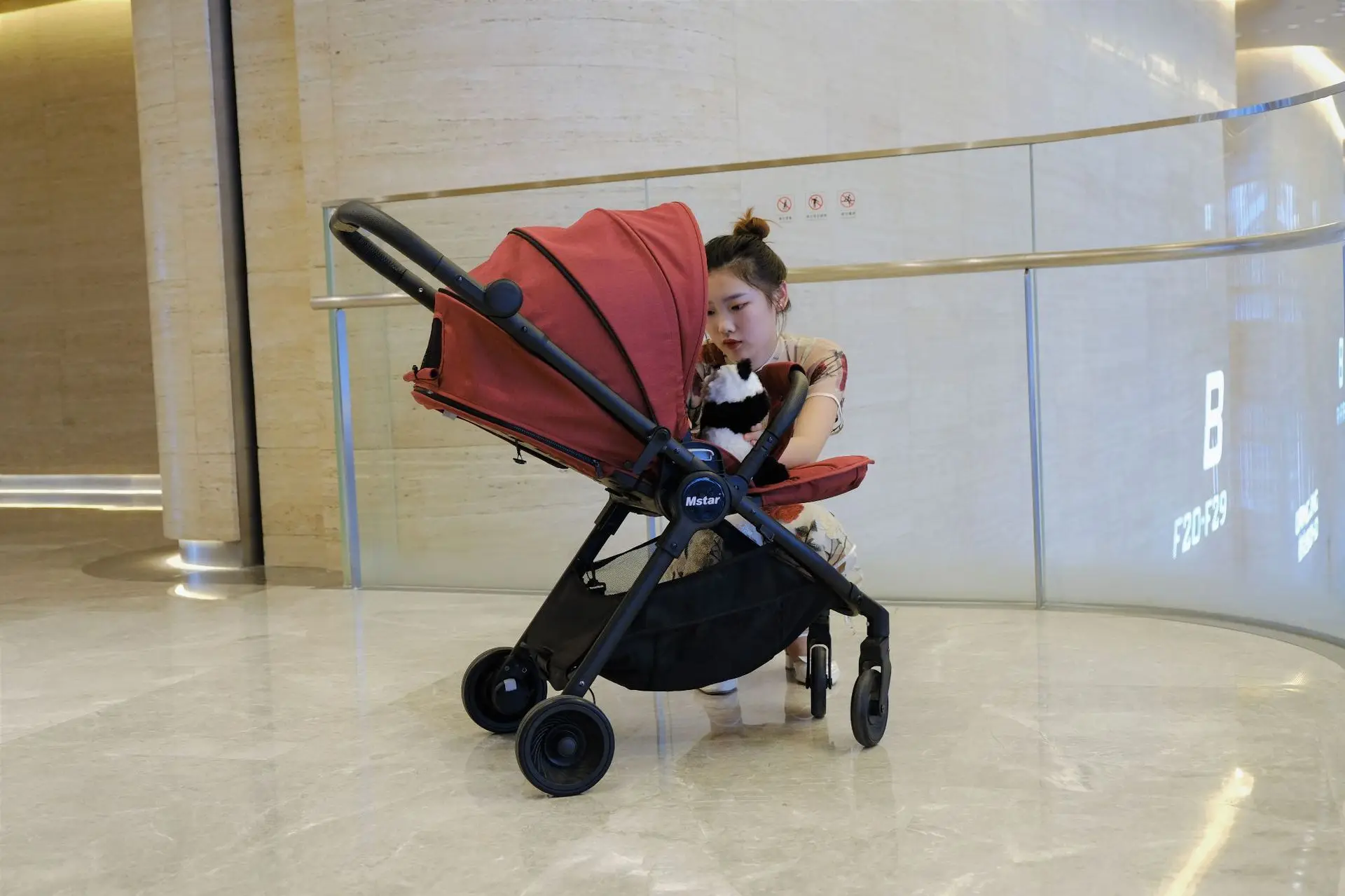 Baby Stroller High Landscape Light, Sitting, Lying, Folding and Shock Proof Two-way Baby New Baby Stroller